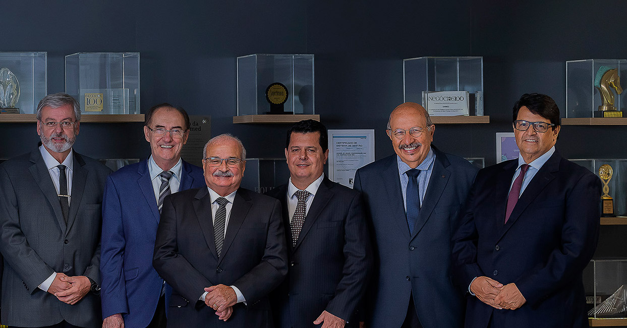 Foto da diretoria executiva da Unimed do brasil, com os 7 diretores